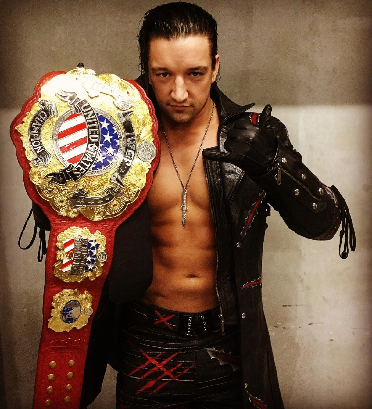 Njpw wrestling. Джей Уайт NJPW. Switchblade Jay White. Джей енхупен. Джей реслинг.